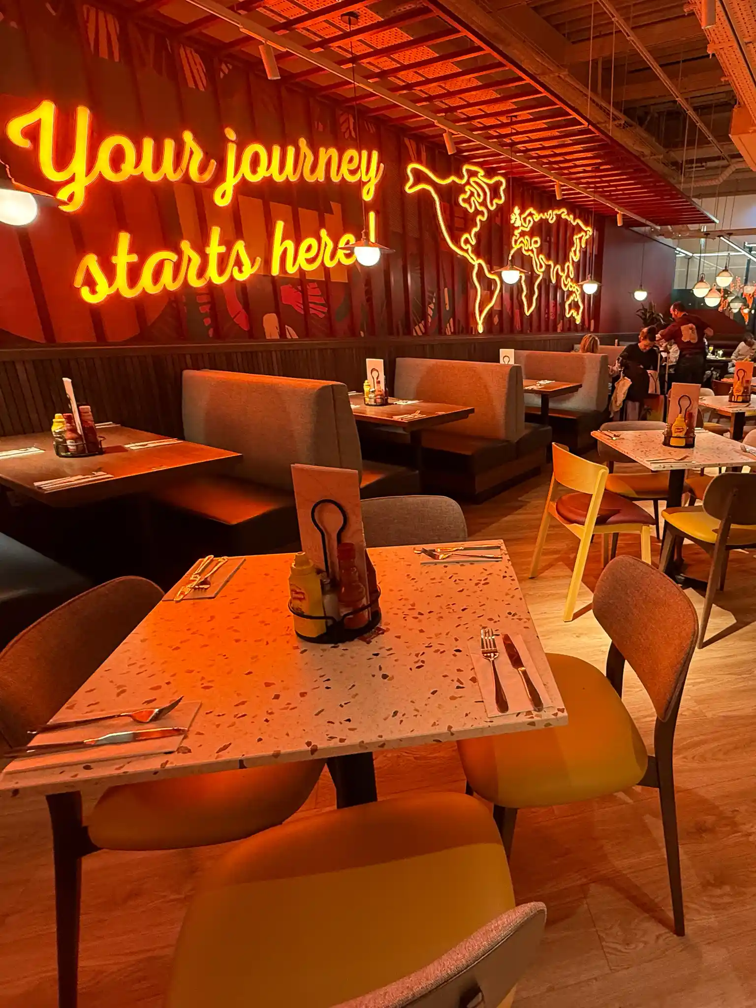 Sanfords Restaurant in Luton Airport
